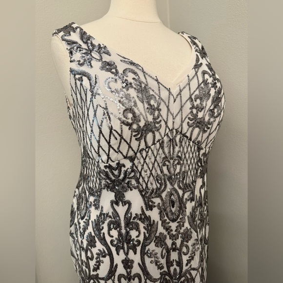 Plus Sequin Dress 🖤 - Picture 6 of 11